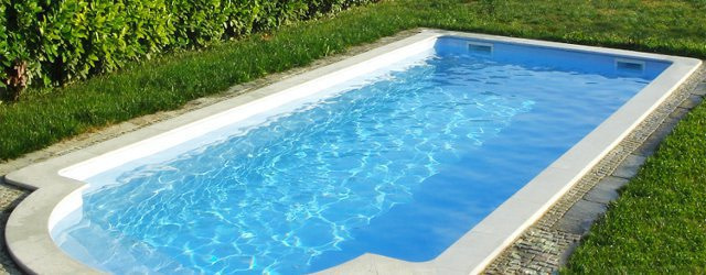 Piscine coque, piscine monobloc en fibre de verre